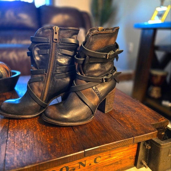 Freebird Black Distressed Ankle Boots - Picture 16 of 16